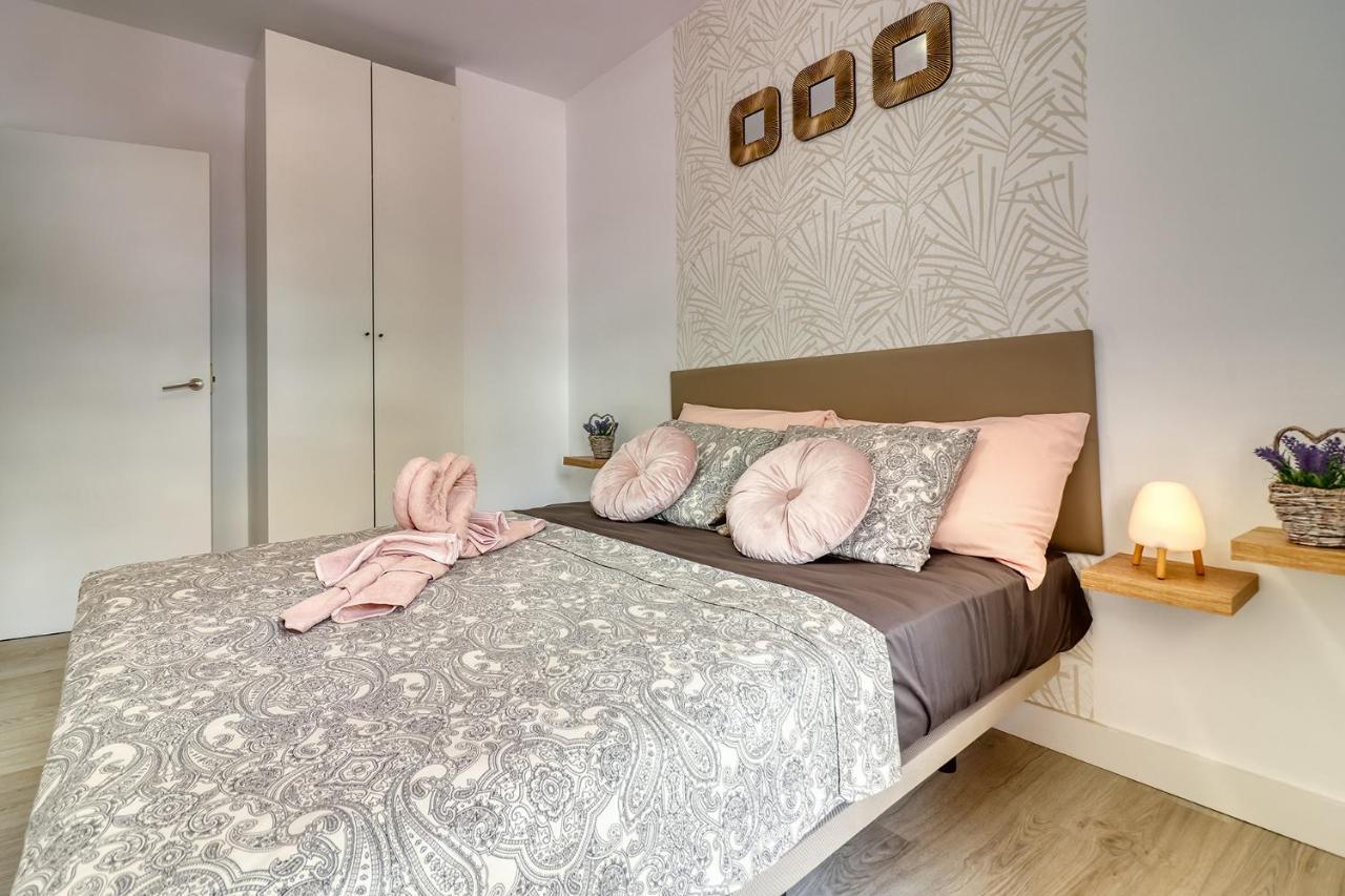 Cozy Main Square And Beachfront 3-bedrooms Apartment *